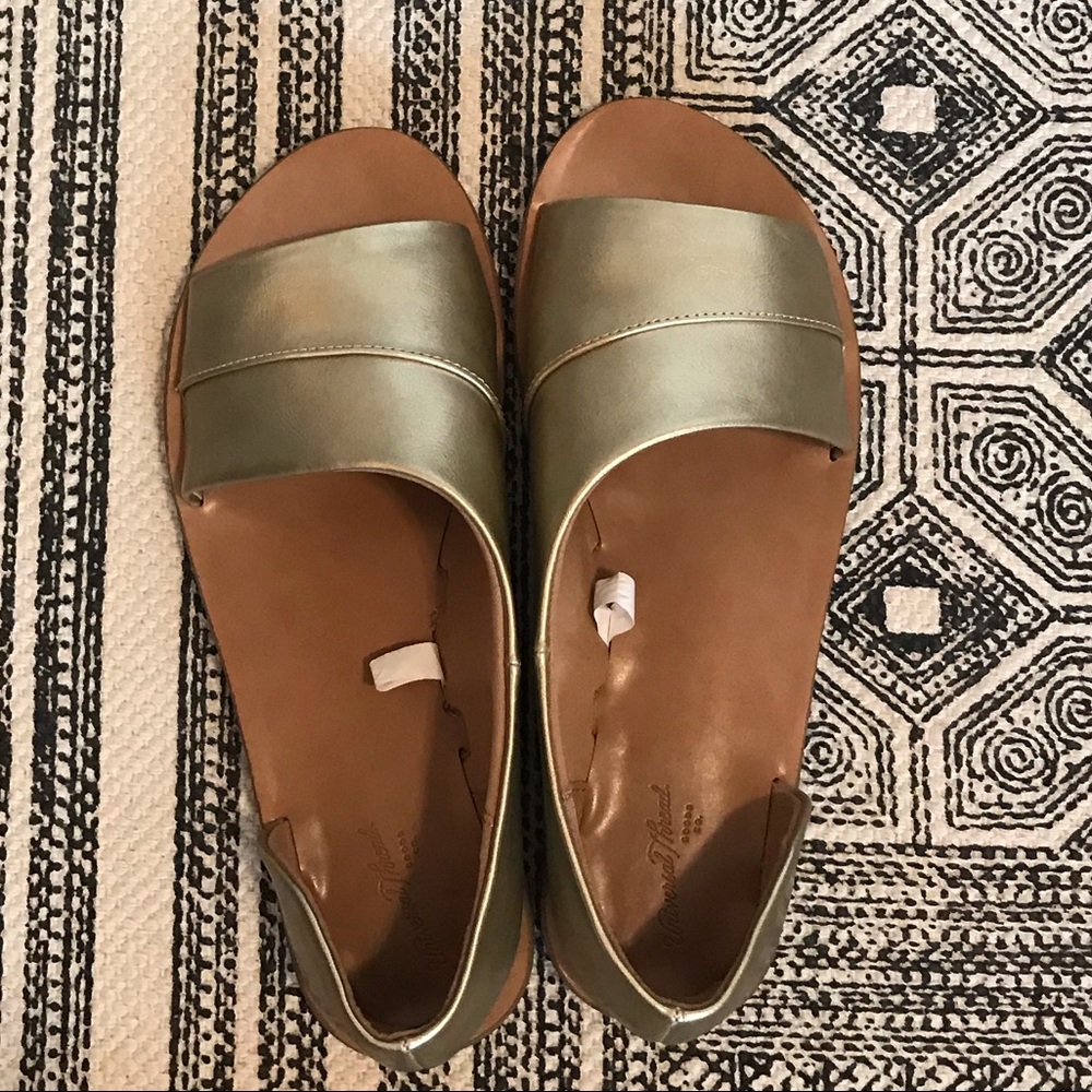 NWOT Gold sandals